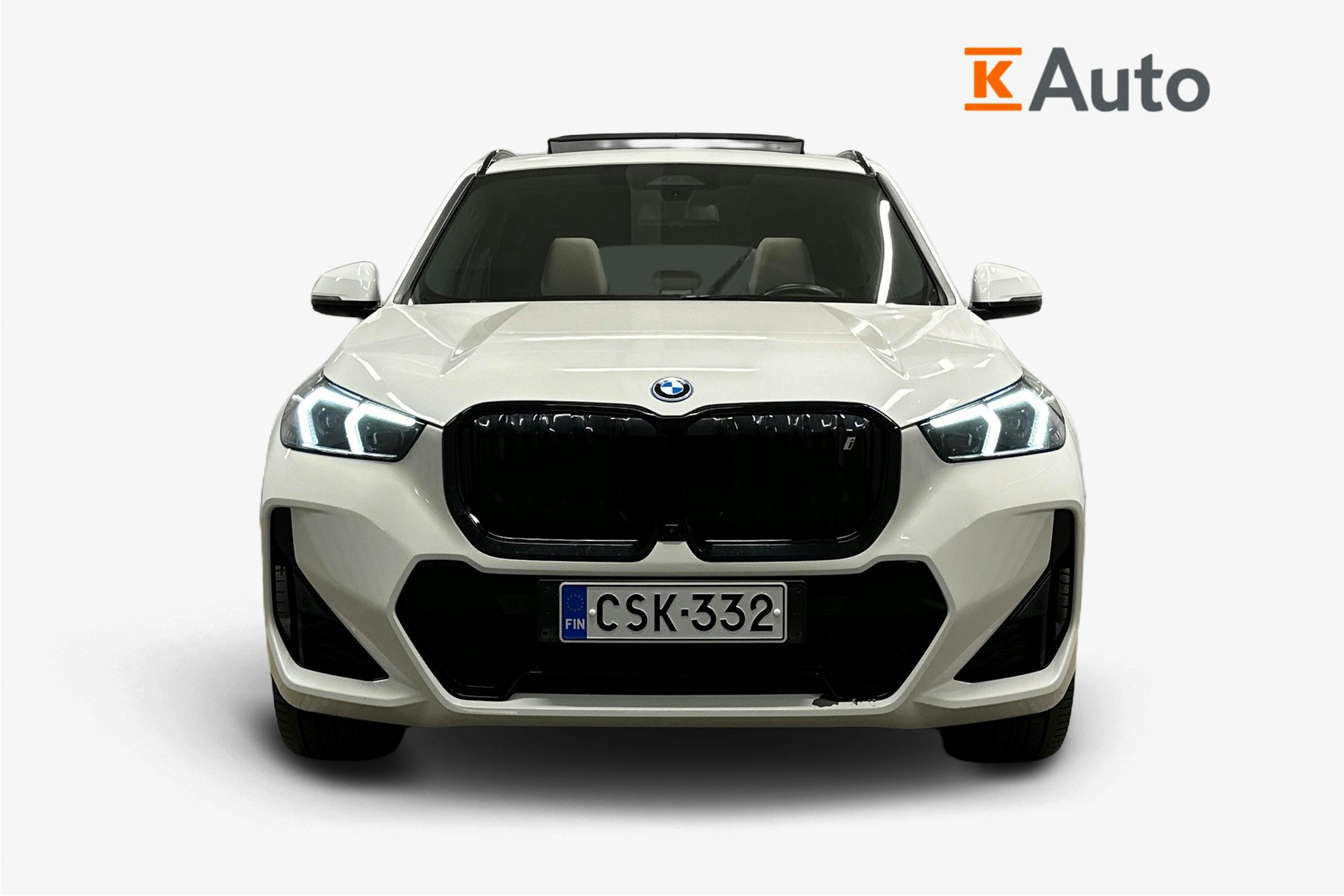 valkoinen BMW iX1 2023 kuva 5.
