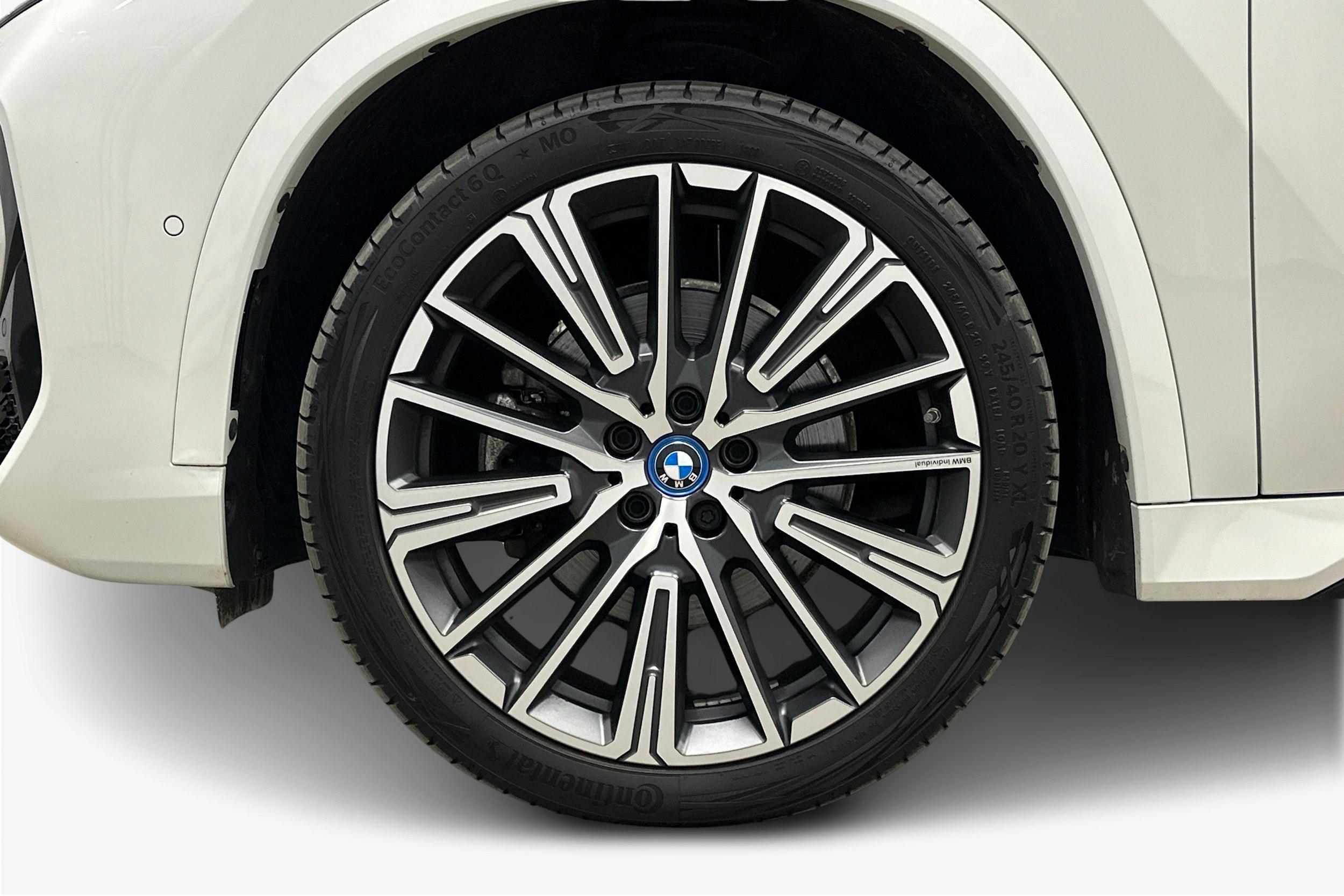 valkoinen BMW iX1 2023 kuva 11.