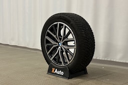 valkoinen BMW iX1 2023 kuva 13.
