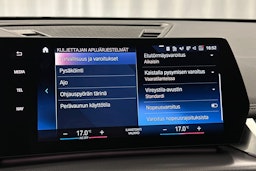 valkoinen BMW iX1 2023 kuva 29.