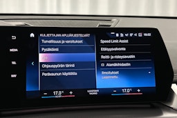 valkoinen BMW iX1 2023 kuva 30.