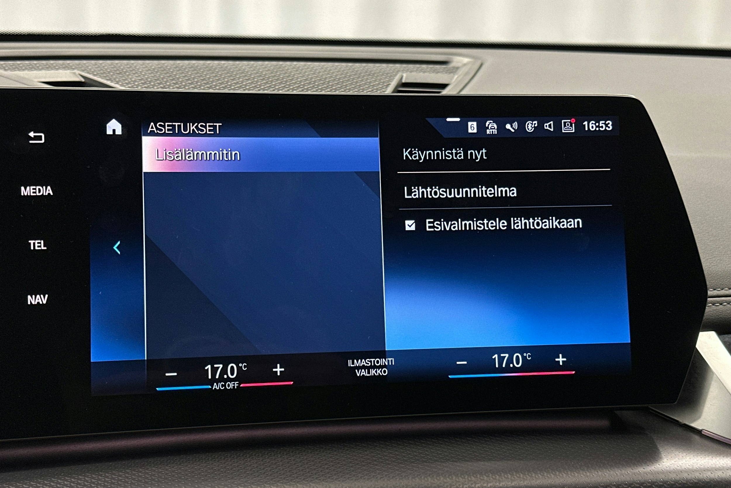 valkoinen BMW iX1 2023 kuva 31.