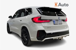 valkoinen BMW iX1 2023 kuva 2.