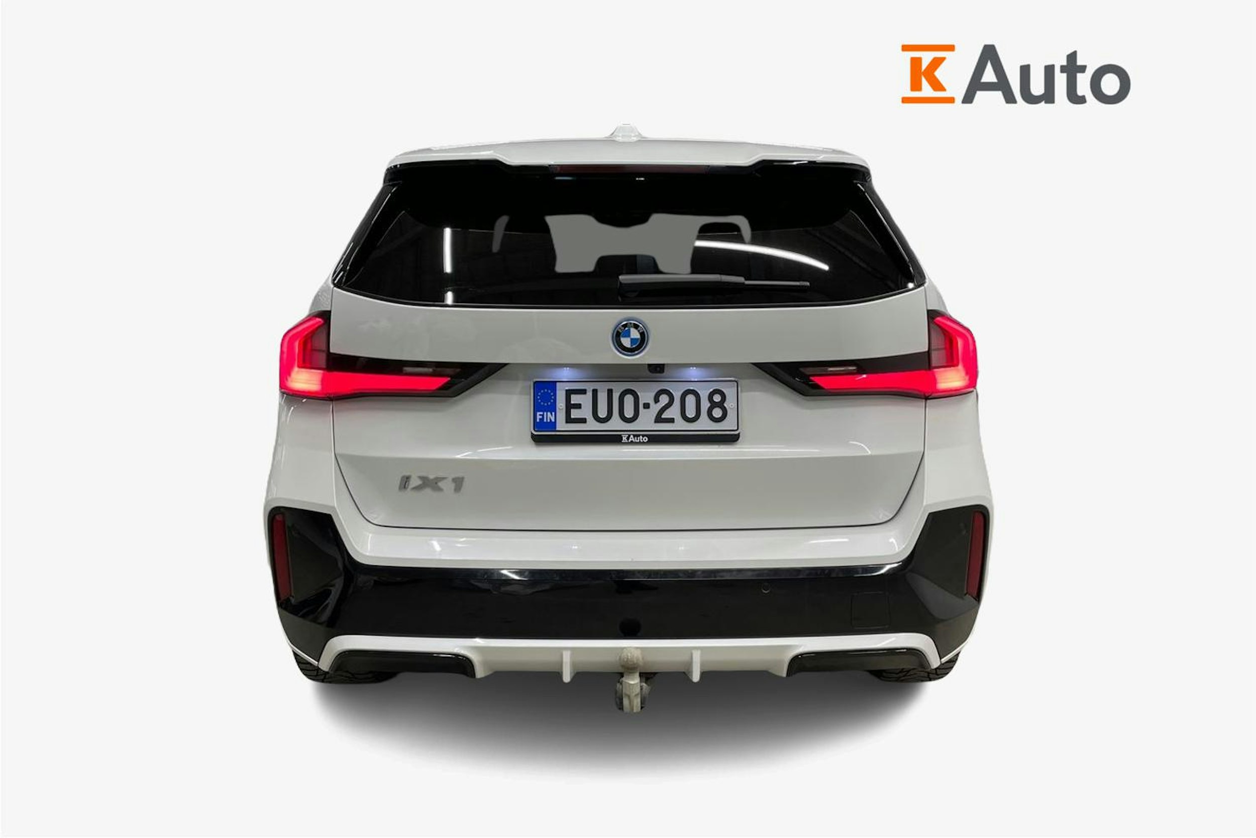 valkoinen BMW iX1 2023 kuva 3.