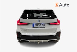 valkoinen BMW iX1 2023 kuva 3.