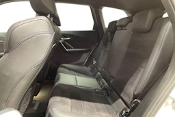 valkoinen BMW iX1 2023 kuva 10.