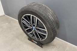 valkoinen BMW iX1 2023 kuva 14.