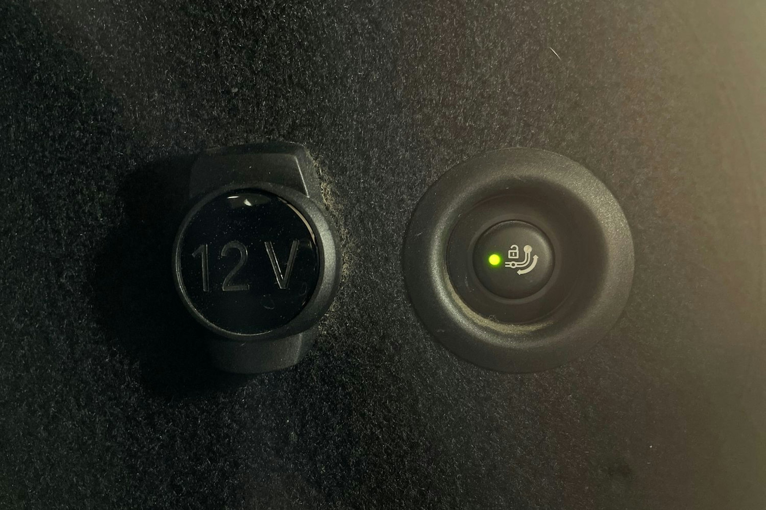 valkoinen BMW iX1 2023 kuva 16.