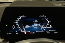 valkoinen BMW iX1 2023 kuva 17.