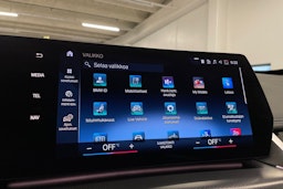 valkoinen BMW iX1 2023 kuva 18.