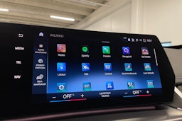 valkoinen BMW iX1 2023 kuva 21.