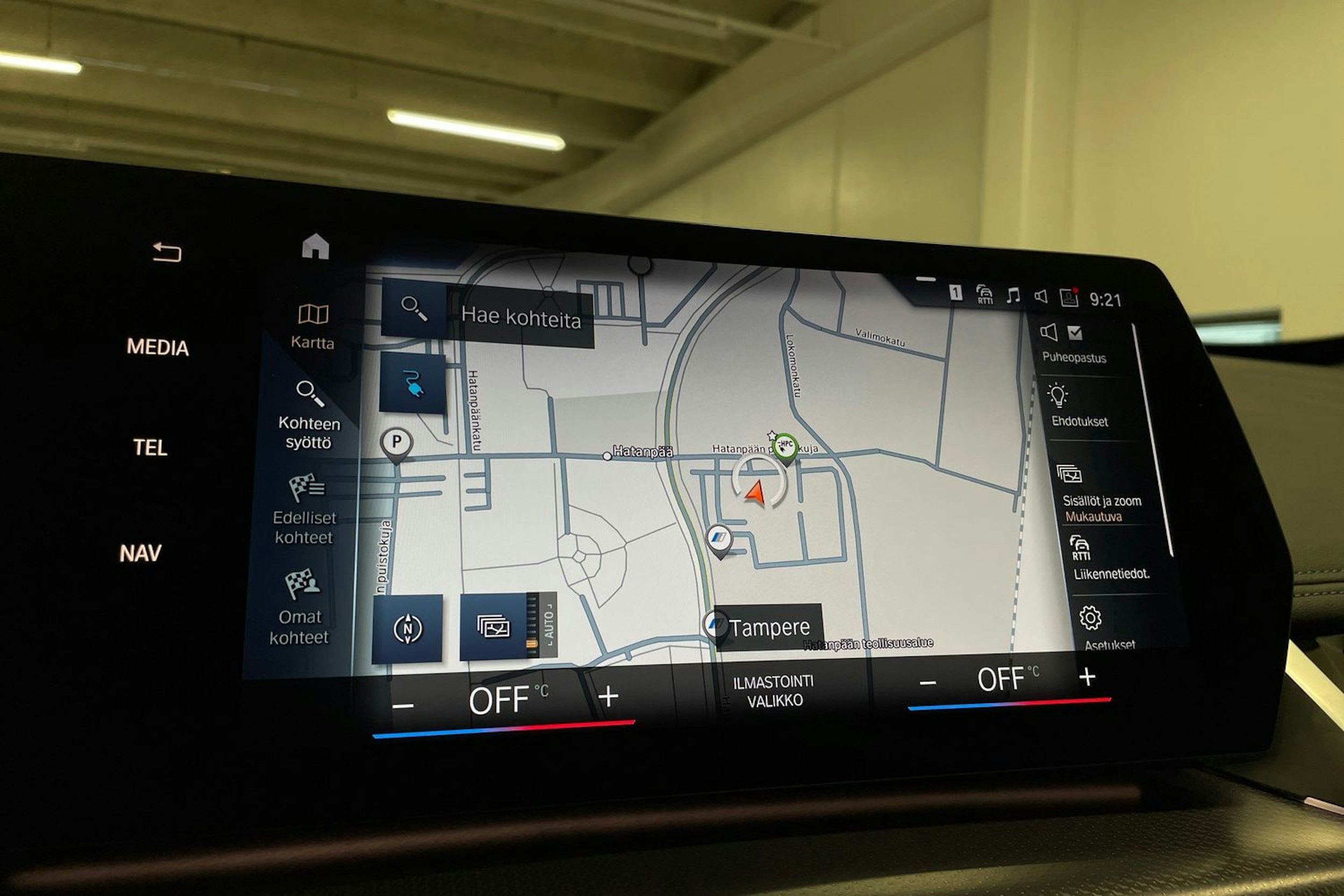 valkoinen BMW iX1 2023 kuva 22.