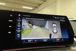 valkoinen BMW iX1 2023 kuva 23.