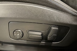 valkoinen BMW iX1 2023 kuva 29.