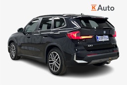 musta BMW iX1 2023 kuva 2.