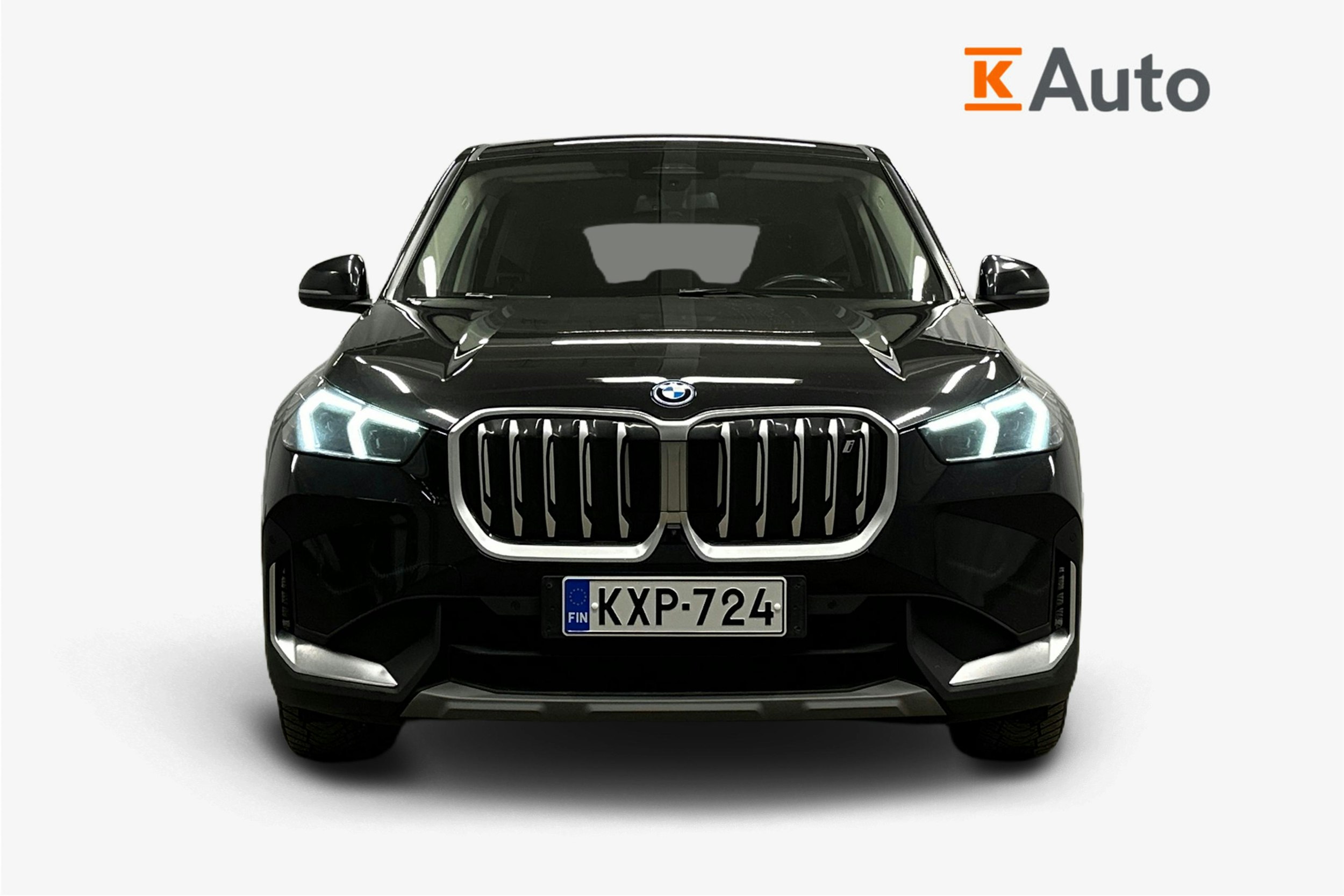 musta BMW iX1 2023 kuva 5.