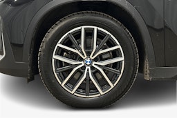 musta BMW iX1 2023 kuva 11.