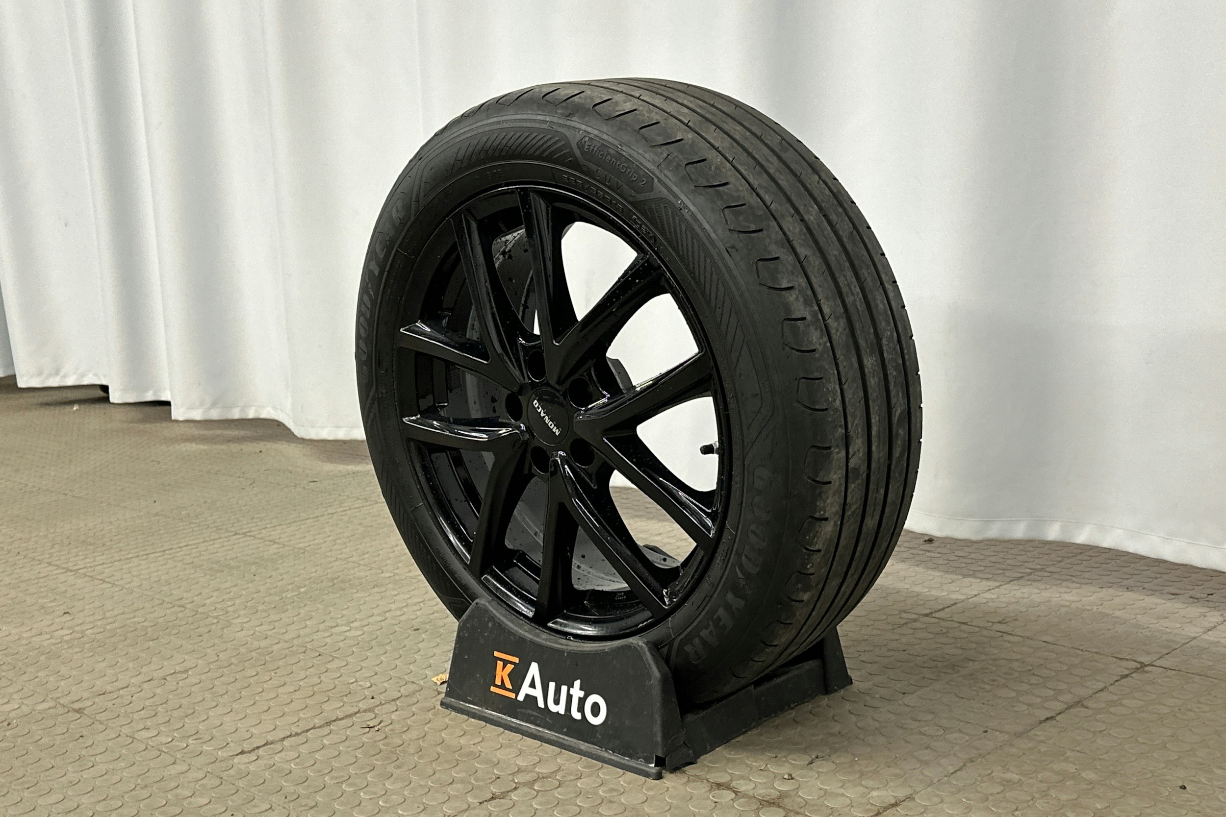 musta BMW iX1 2023 kuva 13.