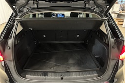 musta BMW iX1 2023 kuva 14.