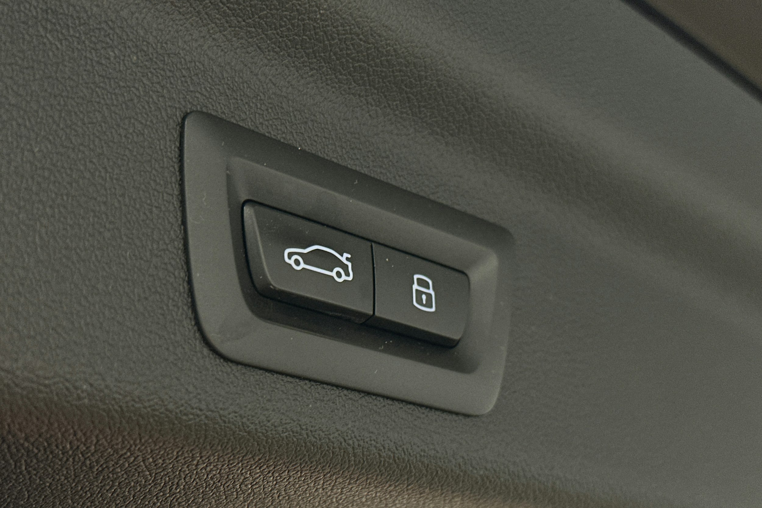 musta BMW iX1 2023 kuva 15.