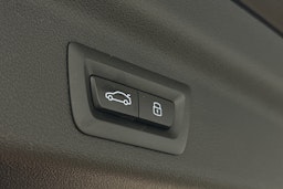 musta BMW iX1 2023 kuva 15.