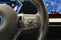 musta BMW iX1 2023 kuva 20.