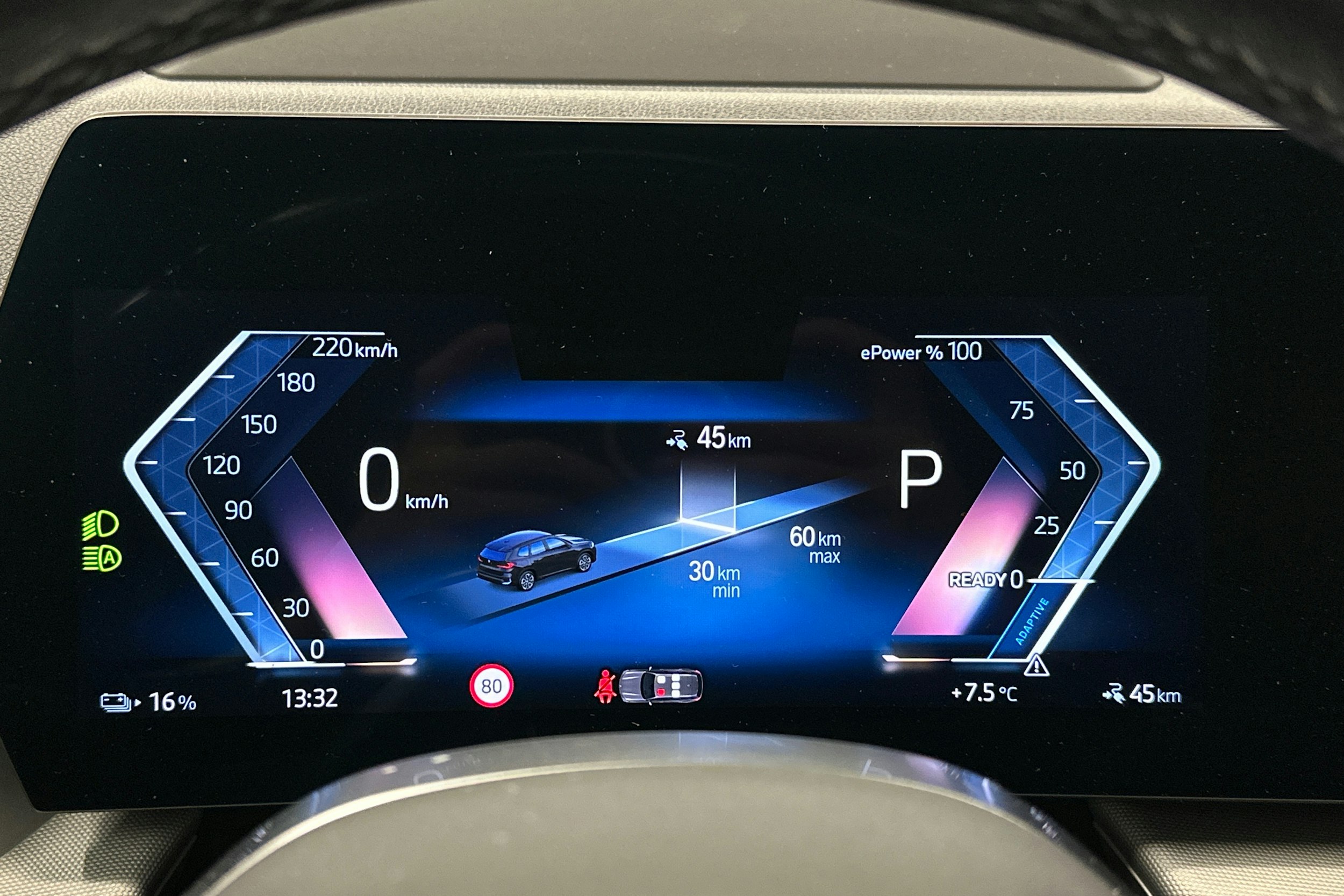 musta BMW iX1 2023 kuva 21.