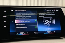 musta BMW iX1 2023 kuva 24.