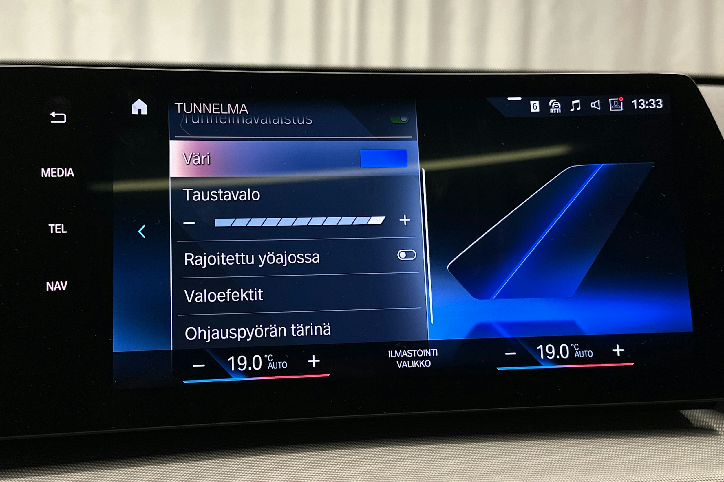 musta BMW iX1 2023 kuva 25.