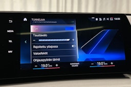 musta BMW iX1 2023 kuva 25.