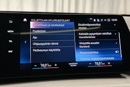 musta BMW iX1 2023 kuva 26.