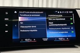 musta BMW iX1 2023 kuva 27.