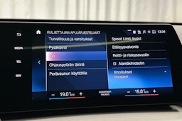 musta BMW iX1 2023 kuva 28.