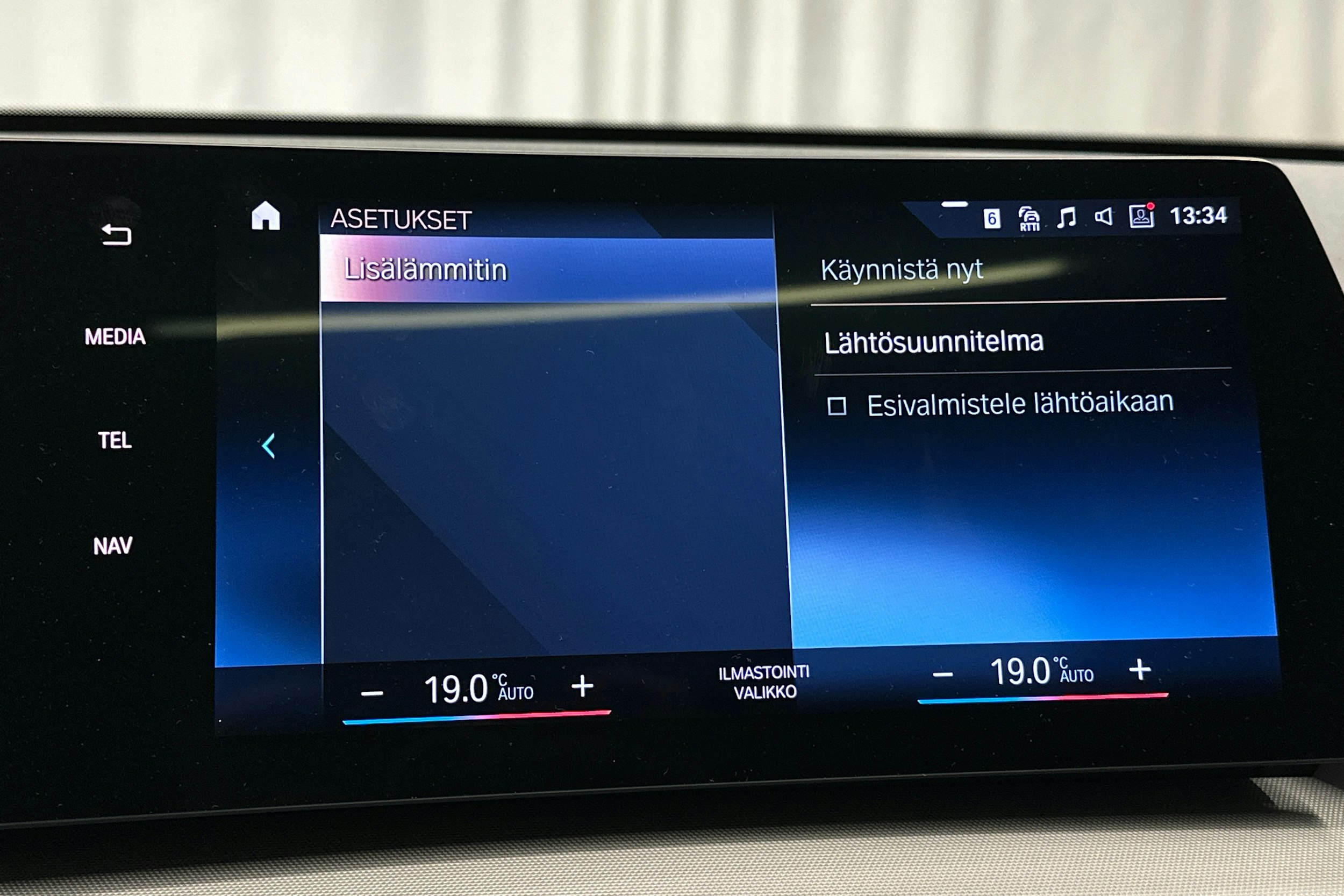 musta BMW iX1 2023 kuva 29.