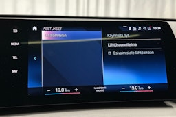 musta BMW iX1 2023 kuva 29.