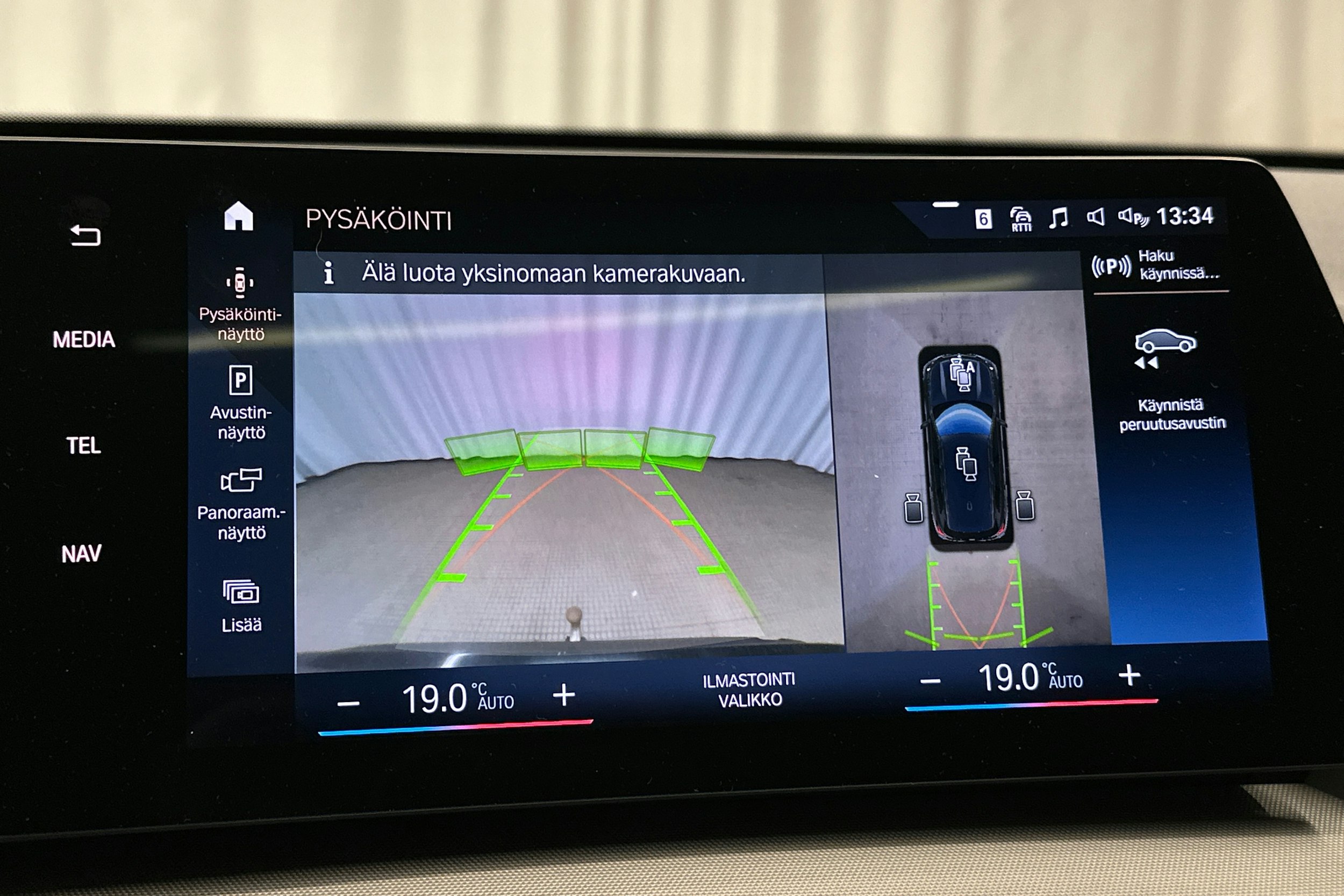 musta BMW iX1 2023 kuva 30.