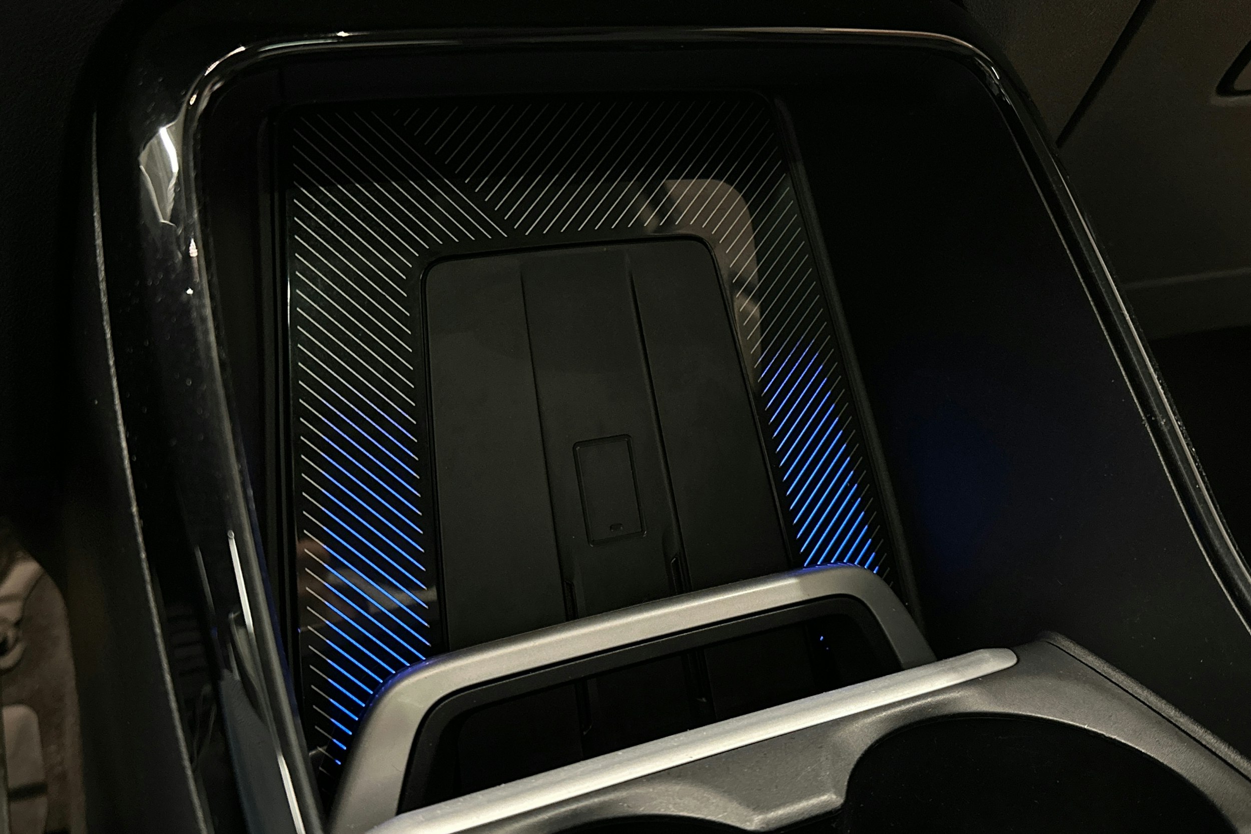 musta BMW iX1 2023 kuva 31.