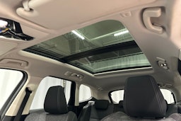 musta BMW iX1 2023 kuva 34.