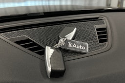 musta BMW iX1 2023 kuva 35.