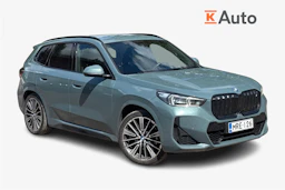 vihreä BMW iX1 2023 kuva 1.