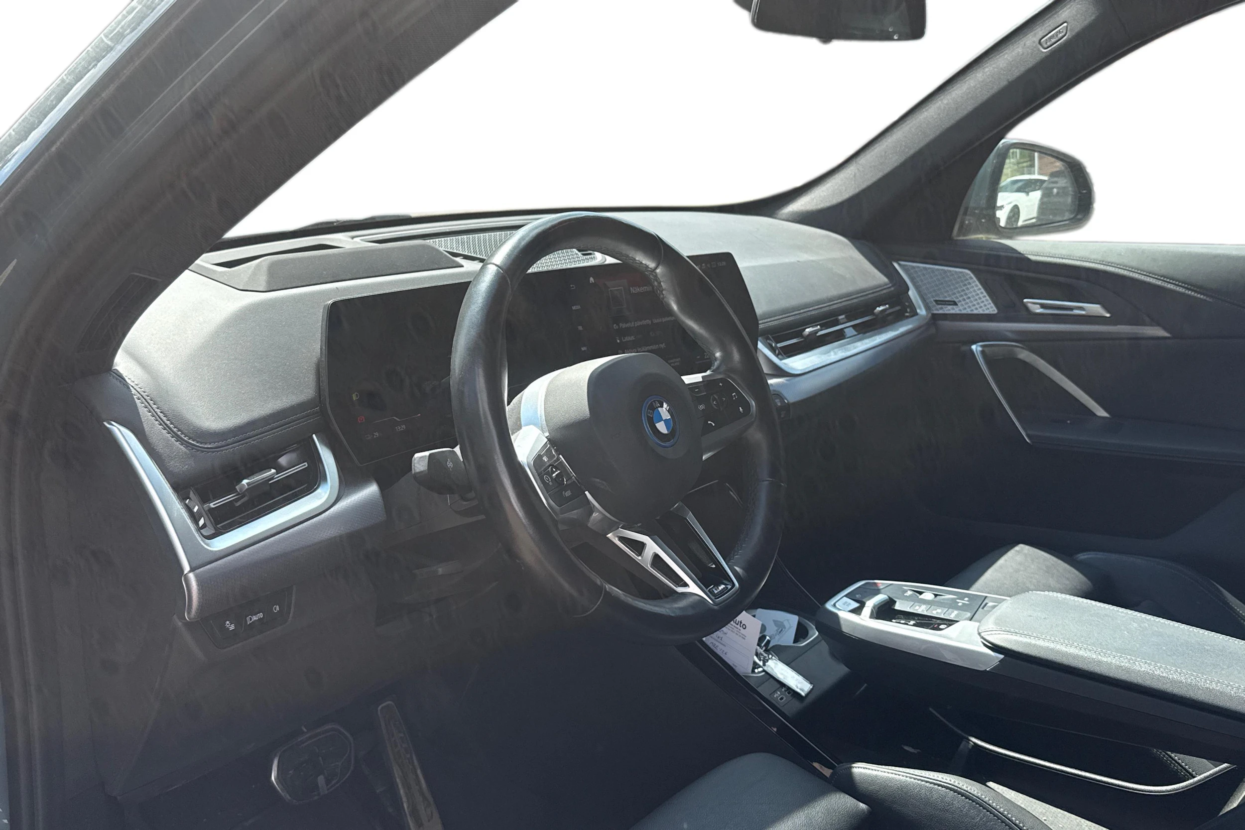 vihreä BMW iX1 2023 kuva 3.