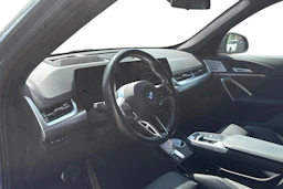 vihreä BMW iX1 2023 kuva 3.