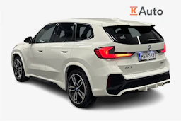 valkoinen BMW iX1 2023 kuva 2.