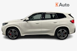 valkoinen BMW iX1 2023 kuva 5.