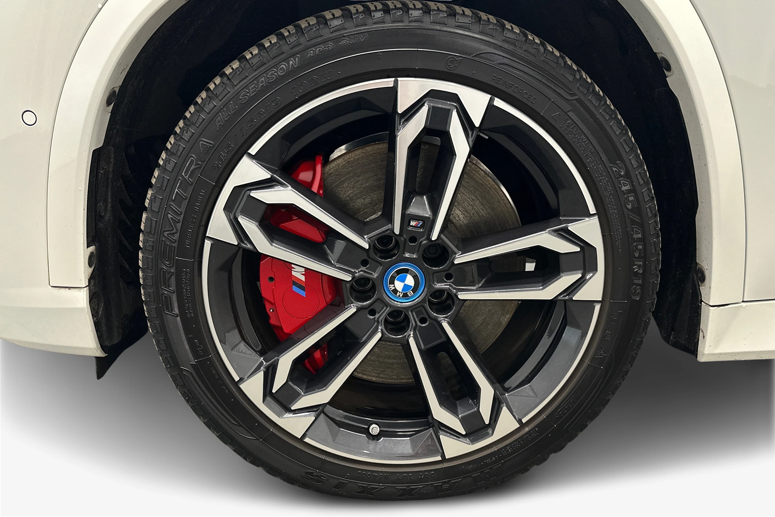 valkoinen BMW iX1 2023 kuva 9.