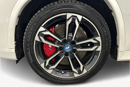 valkoinen BMW iX1 2023 kuva 9.