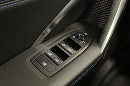 valkoinen BMW iX1 2023 kuva 14.