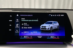 valkoinen BMW iX1 2023 kuva 24.