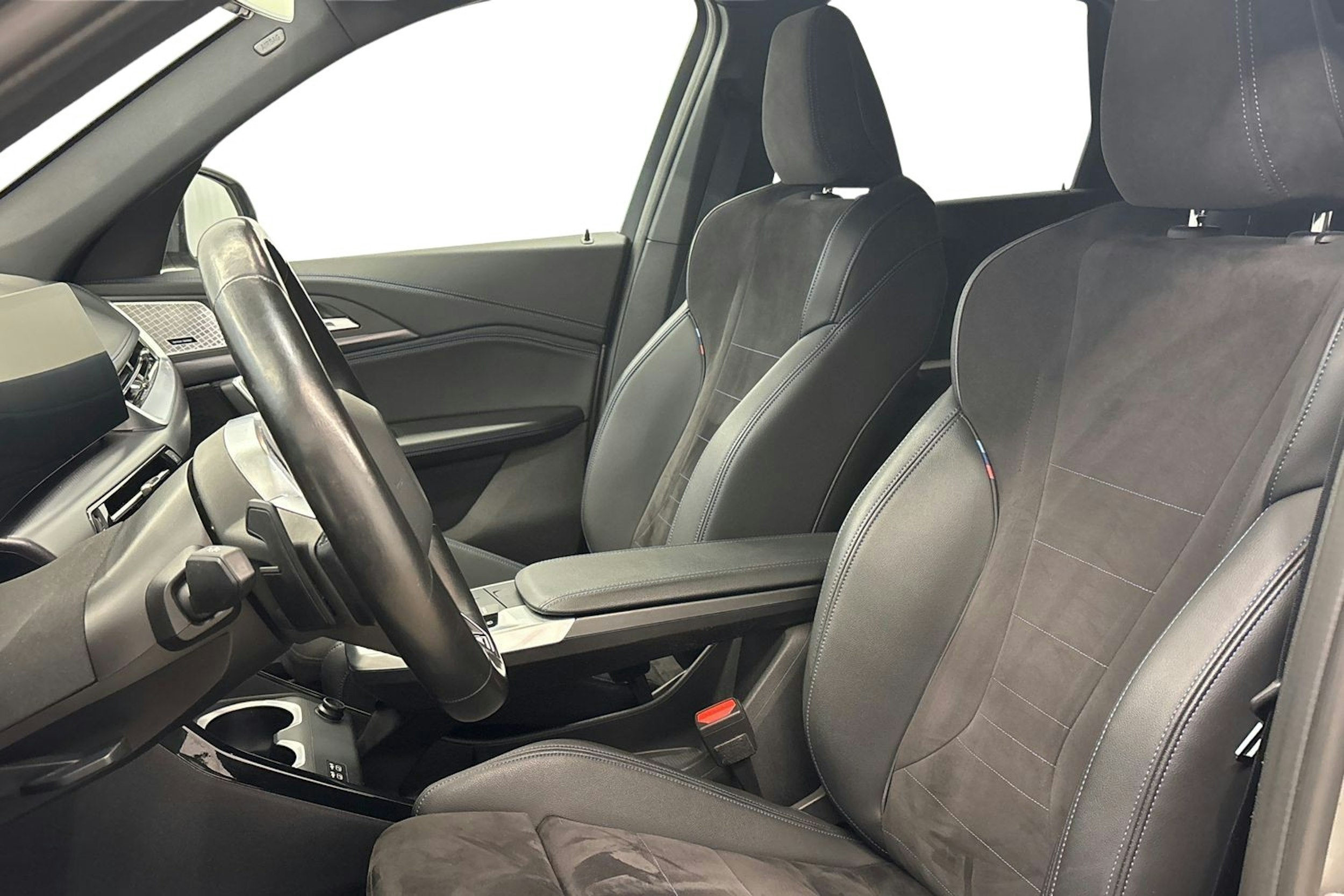hopea BMW iX1 2023 kuva 9.