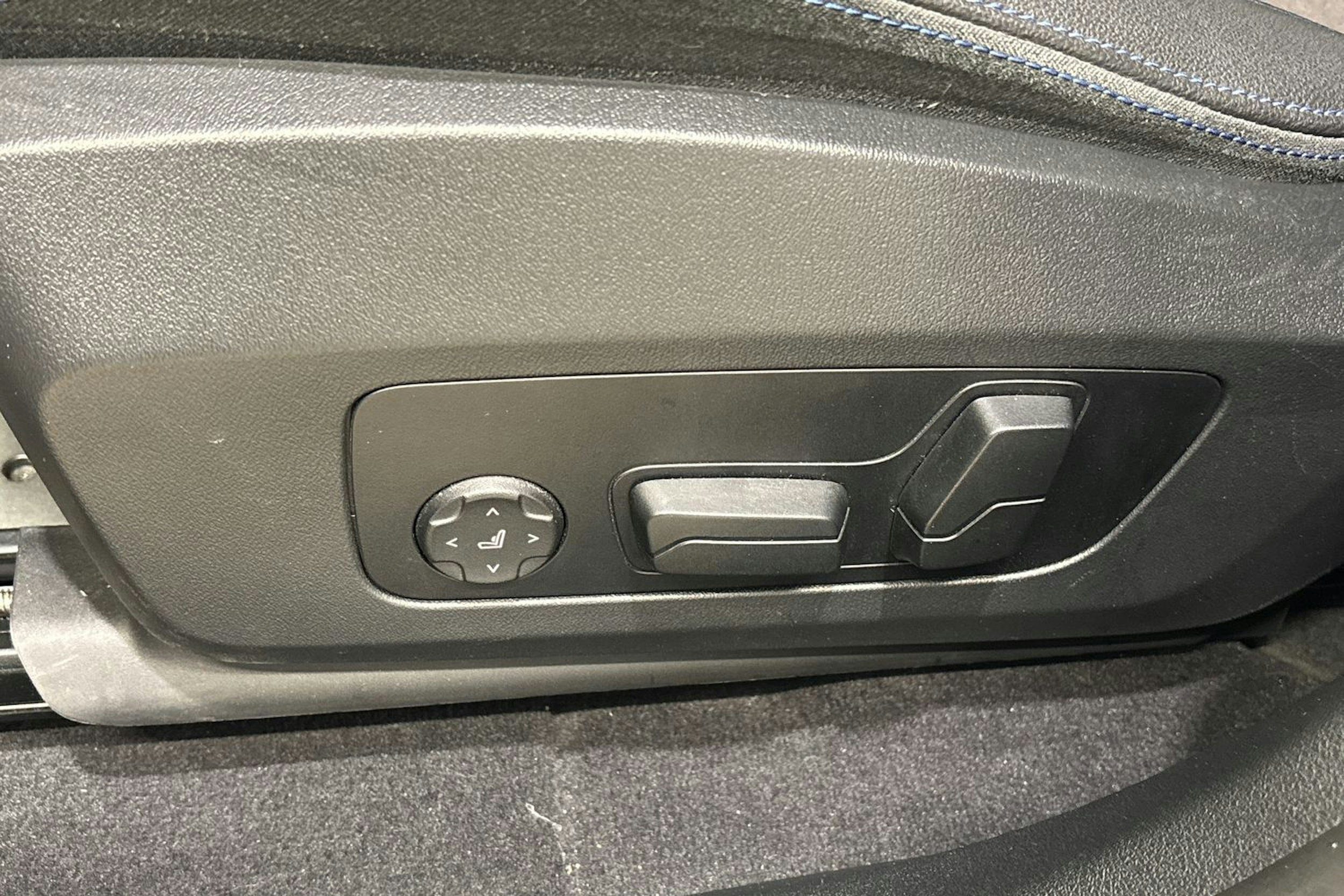 hopea BMW iX1 2023 kuva 34.